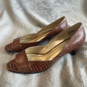 nine west heels (never worn)